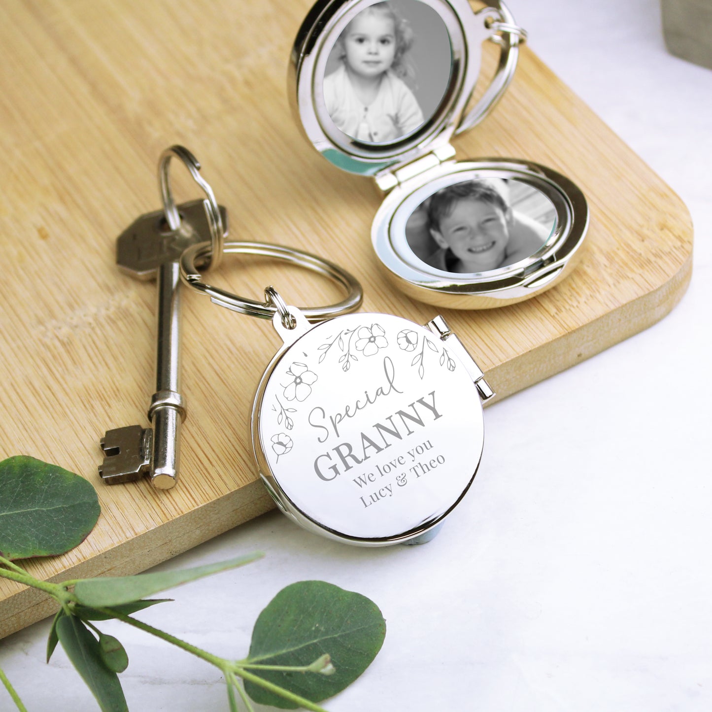 Personalised Floral Round Photo Frame Keyring - MK&JD Gifts