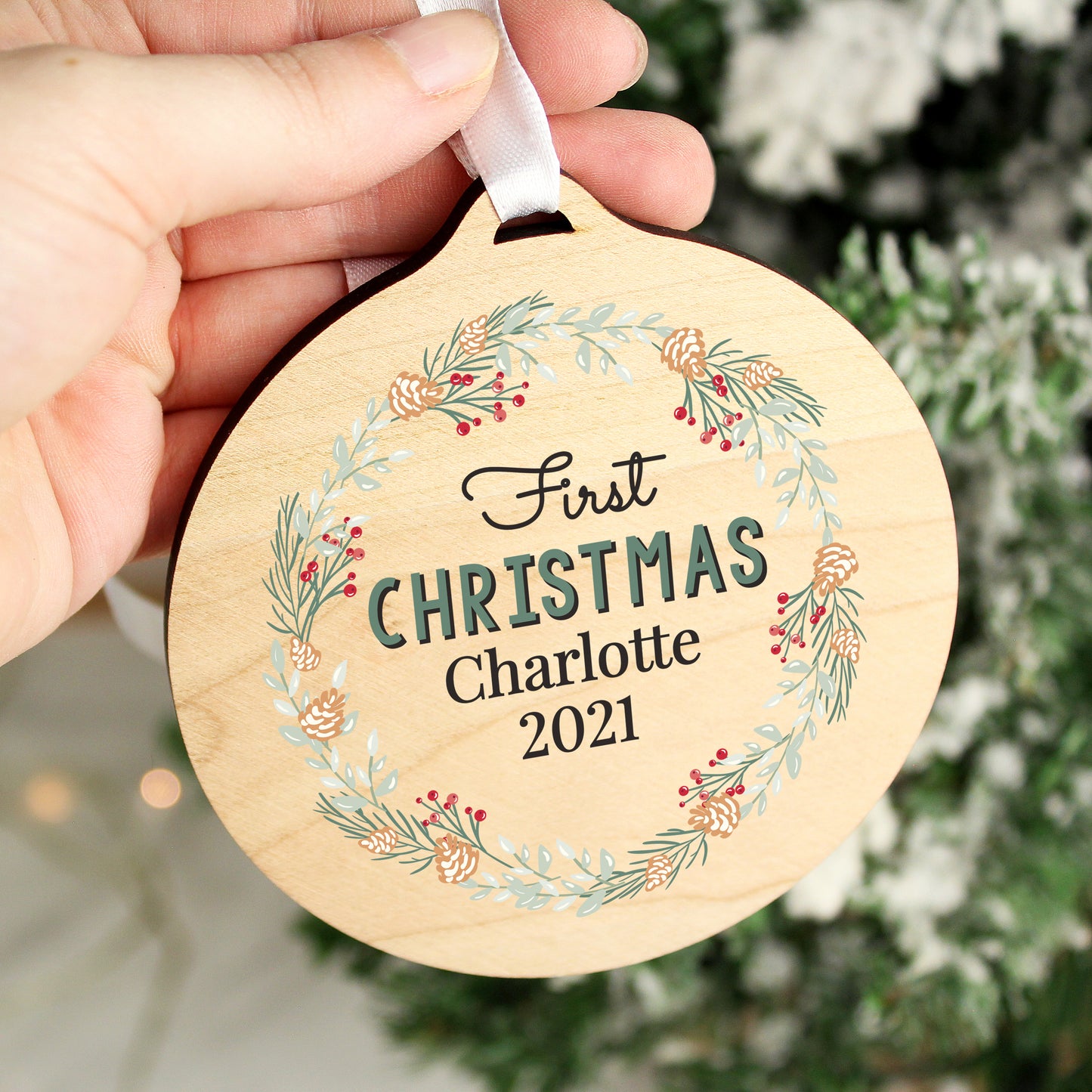 Personalised Wreath Round Wooden Decoration - MK&JD Gifts