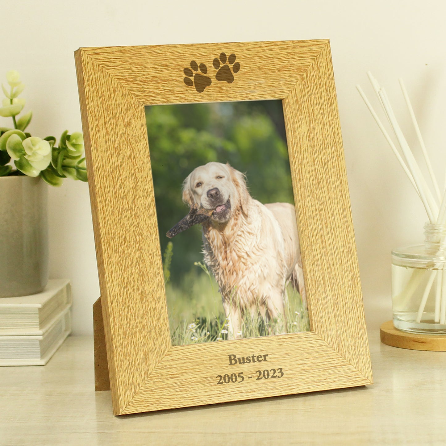 Personalised Oak Finish 6x4 Paw Prints Photo Frame - MK&JD Gifts