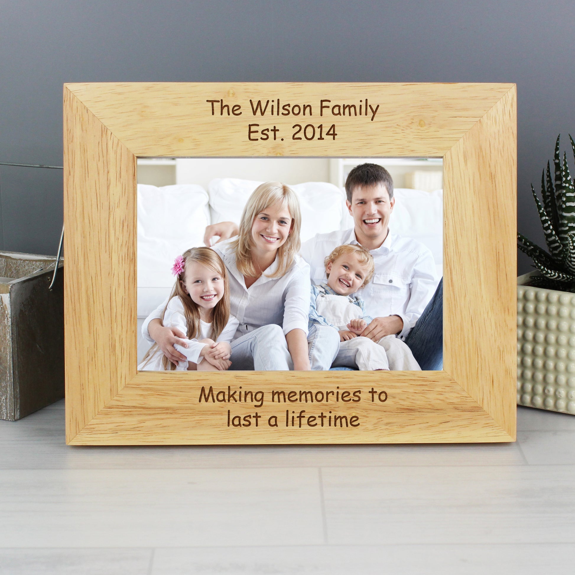 Personalised Landscape 5x7 Landscape Oak Finish Photo Frame - MK&JD Gifts
