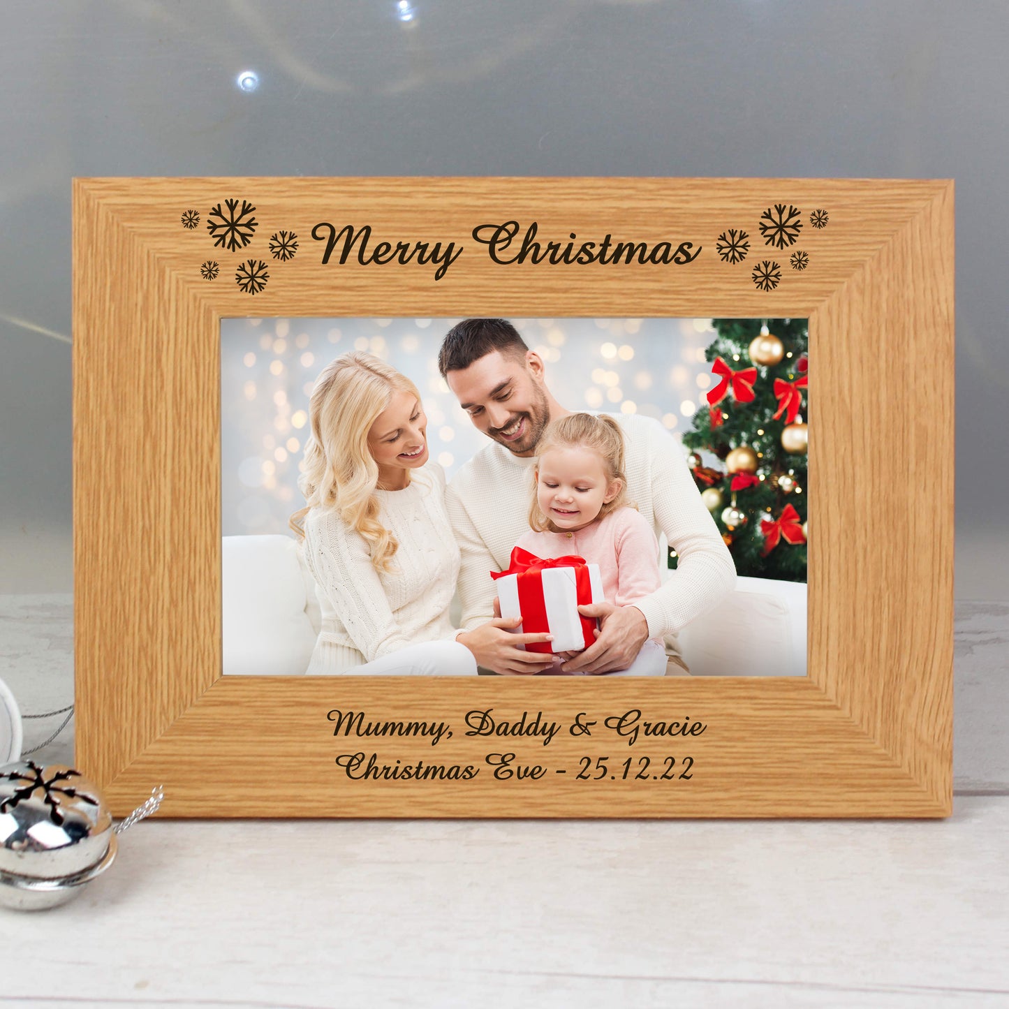 Personalised Oak Finish 6x4 Snowflake Photo Frame - MK&JD Gifts