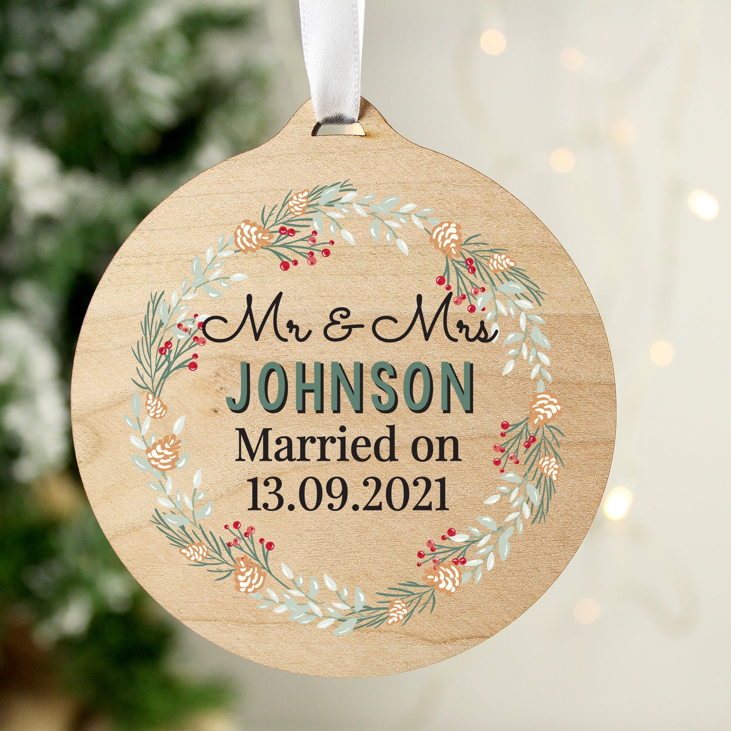 Personalised Wreath Round Wooden Decoration - MK&JD Gifts