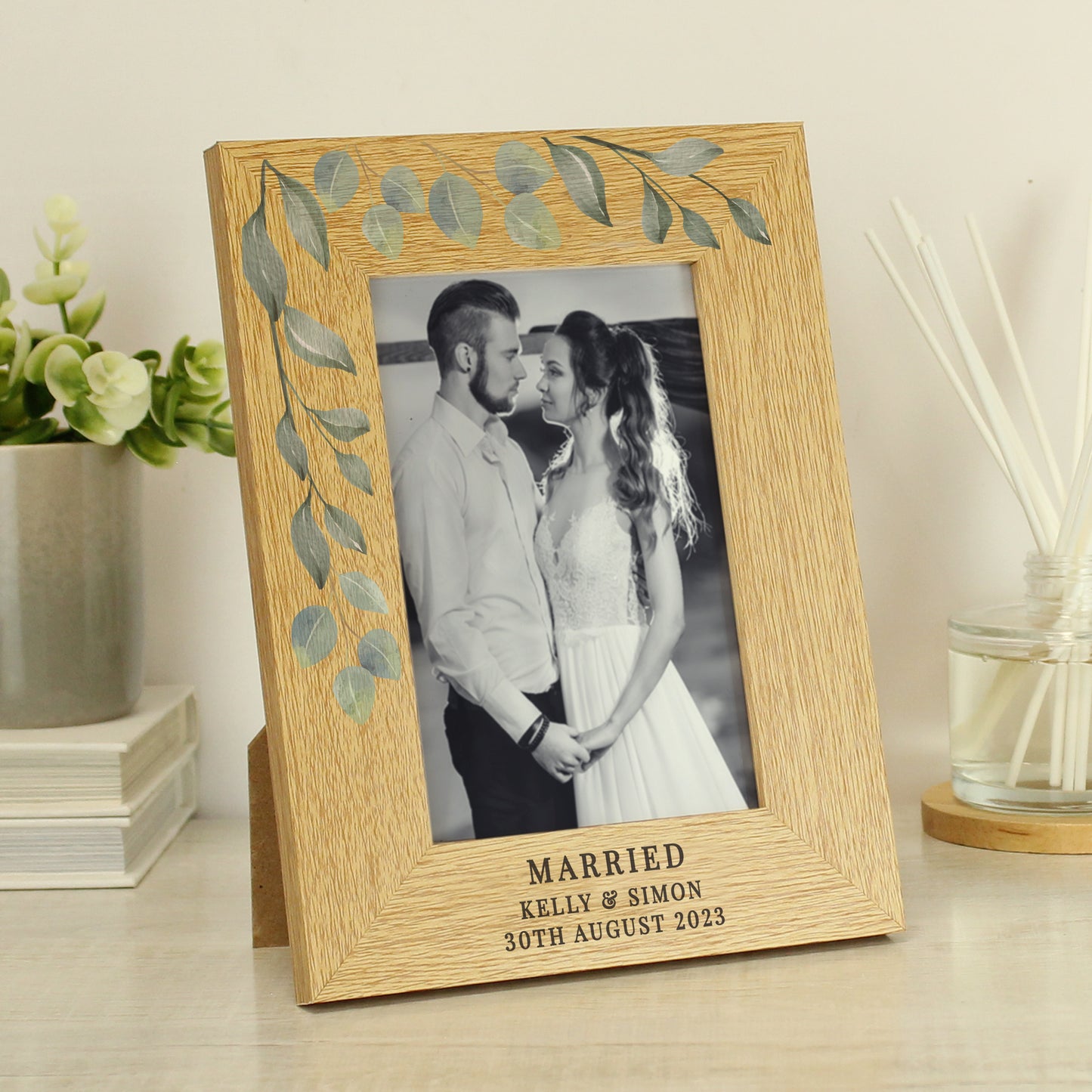 Personalised Botanical 6x4 Oak Finish Photo Frame - MK&JD Gifts